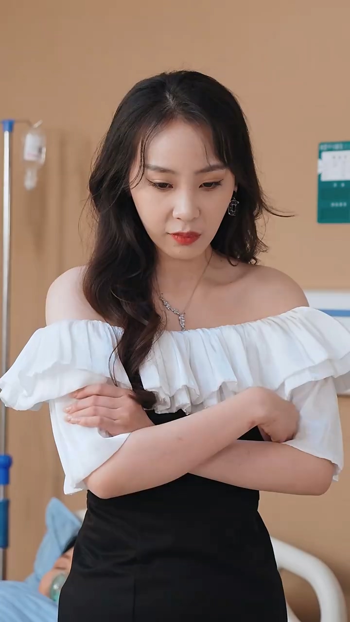 贬值之美女主播爱上我全集