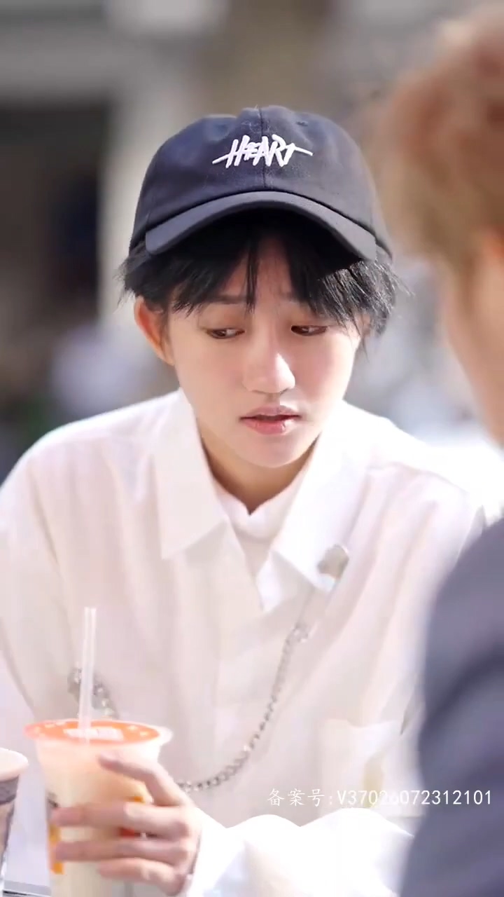 女扮男靠近云端的你全集