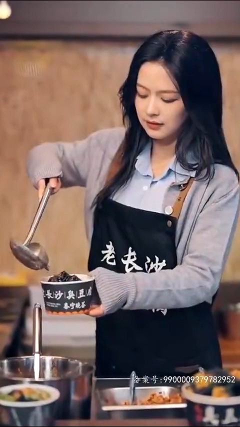 离婚当天三个大佬哥哥排队接我回家全集